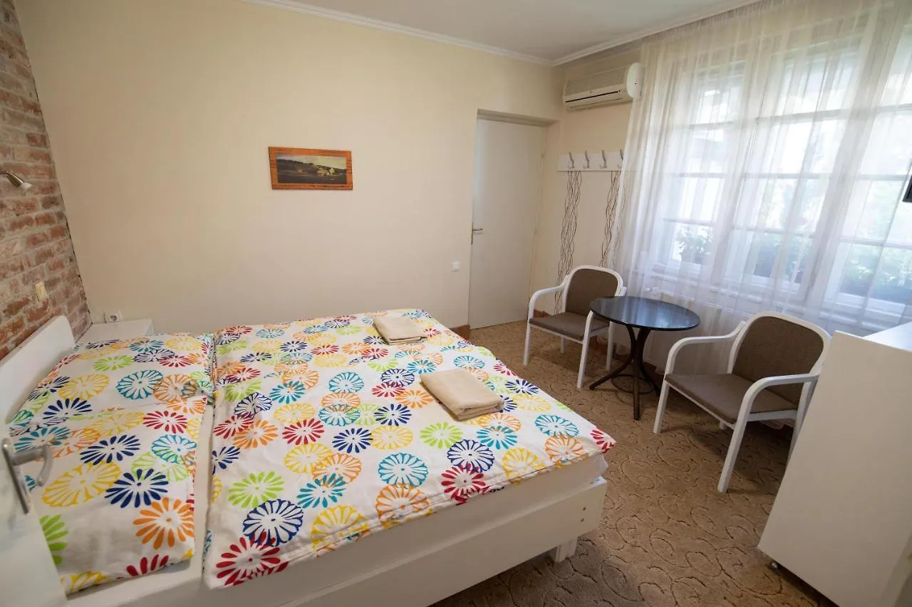 Homestay Art Maganszallashely Apartment Debrecen